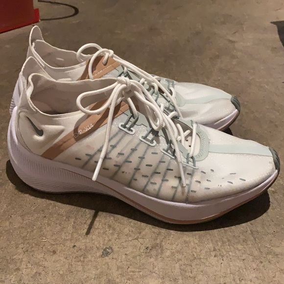 WOMENS NIKE SNEAKERS - Picture 3 of 3